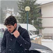 Insegnante, studente di medicina iscritto al quarto anno in regola con gli esami con la voglia di insegnare